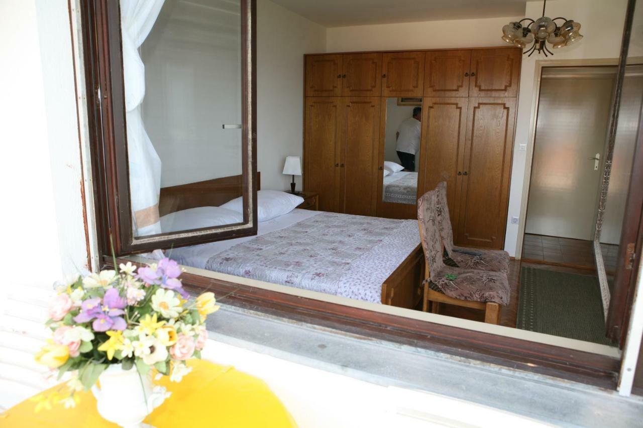 Rooms And Apartments Kurtovic Seget Donji Exterior photo