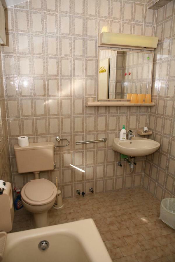 Rooms And Apartments Kurtovic Seget Donji Exterior photo